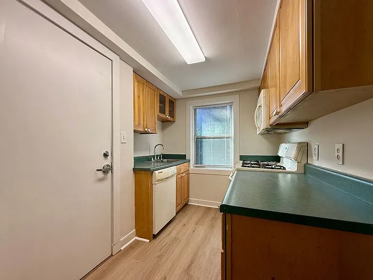 1400 Kenmore Ave #E2 — Photo 5