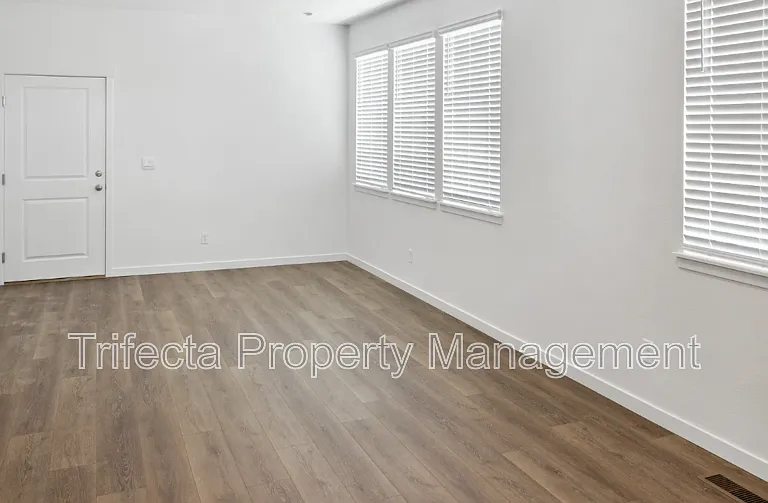 632 Thoroughbred Ln — Photo 3