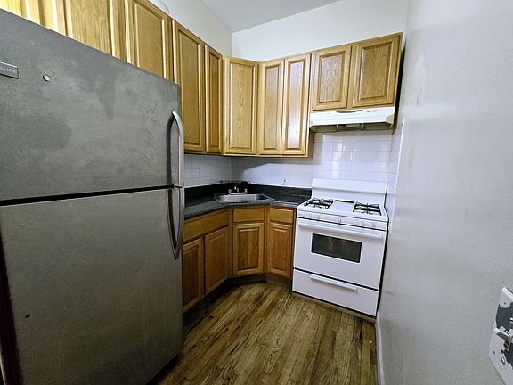 5th image of 4507 5th Ave #3R