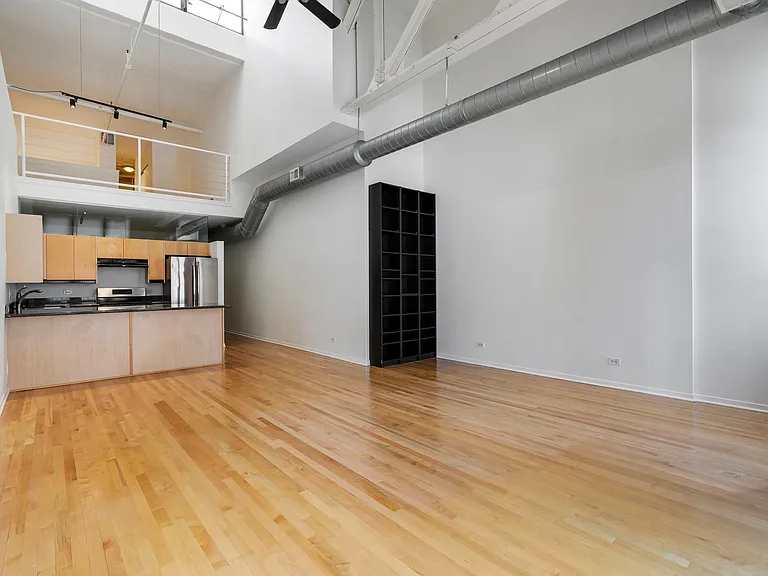 203 S Sangamon St #303 — Photo 9