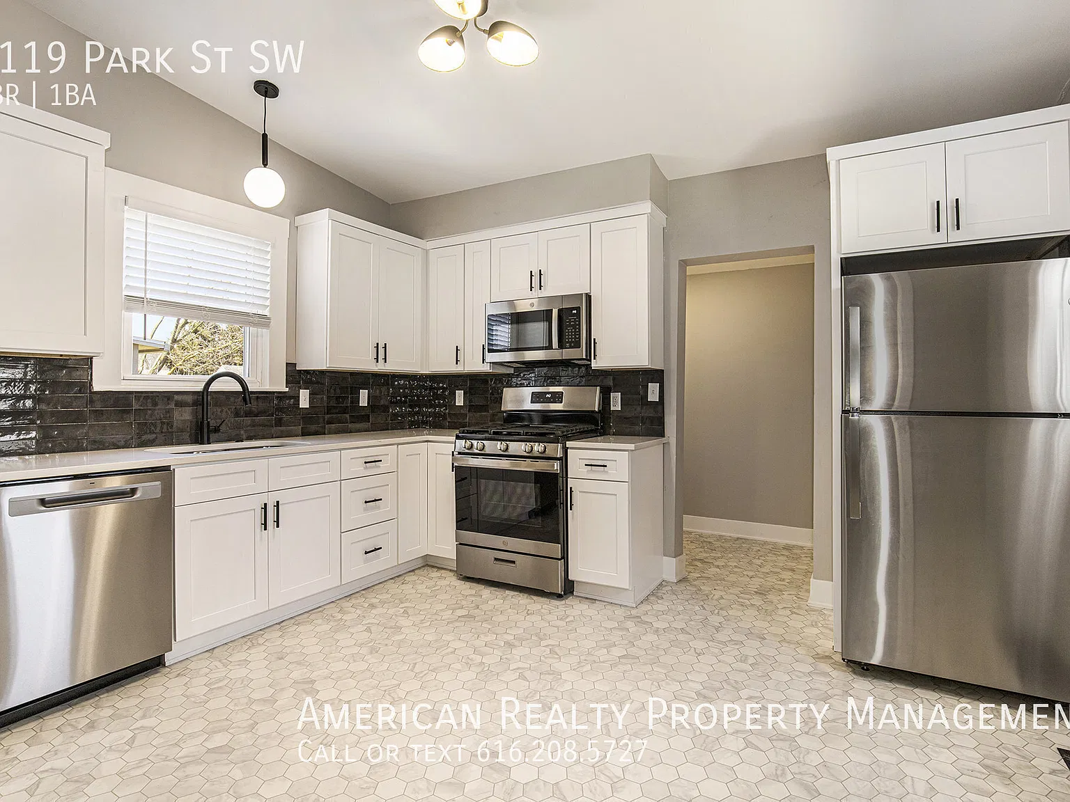 3 bed, 1128 sqft, $2,400 — Photo 3