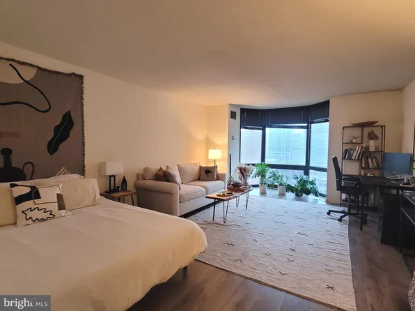 2020 Walnut St APT 11A, Philadelphia, PA 19103