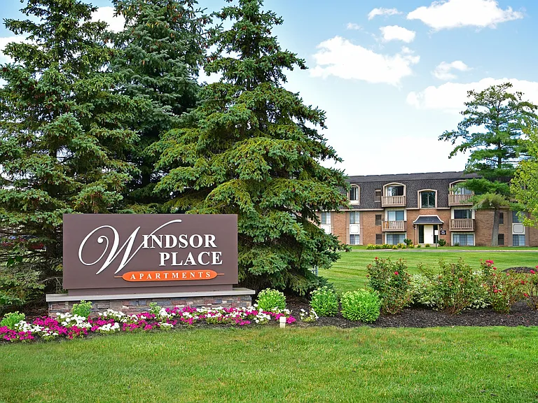 Windsor Place Apartments — Photo 25
