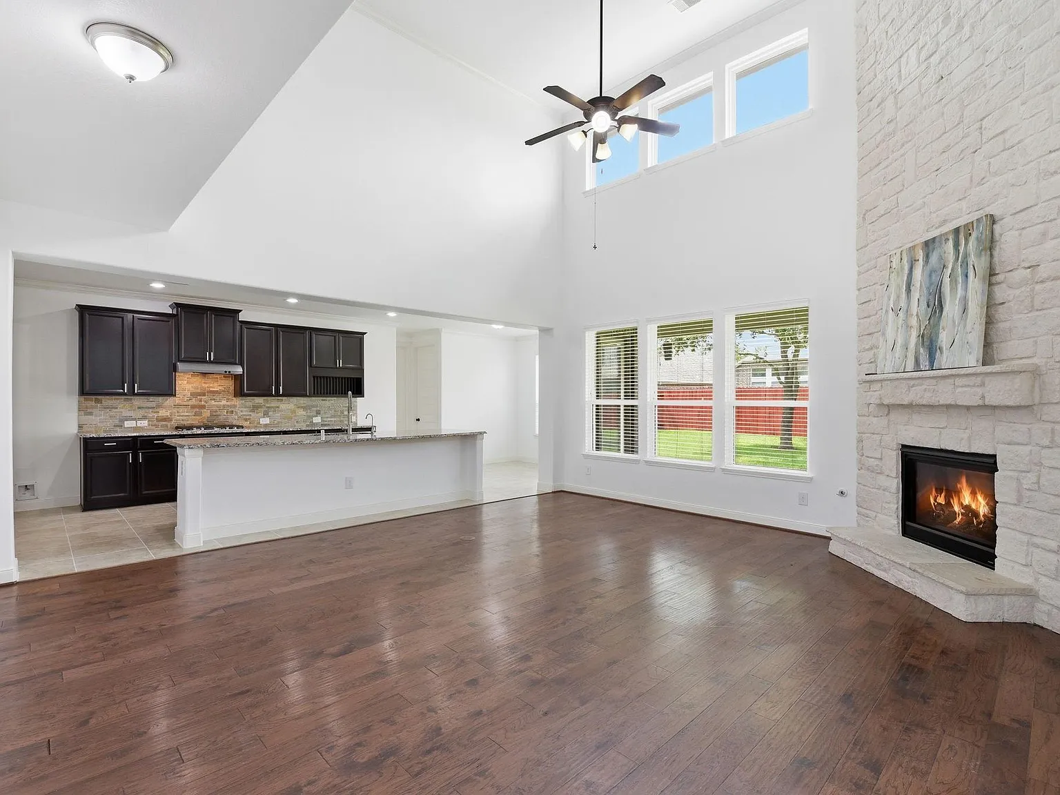 4 bed, 3.5 bath, 3721 sqft, $4,000 — Photo 4