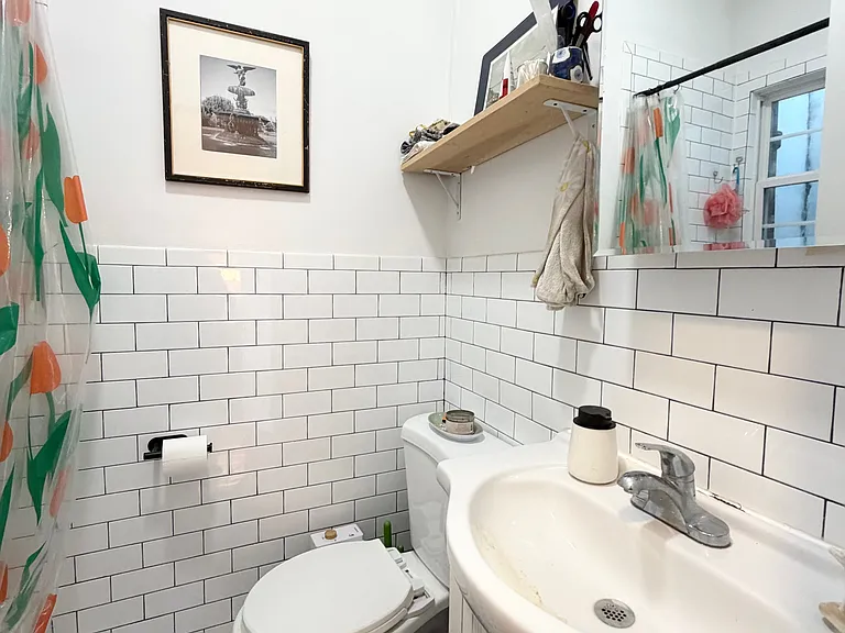 1886 Woodbine St #3 — Photo 7