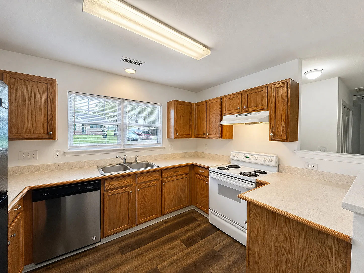 3 bed, 1085 sqft, $1,695 — Photo 3
