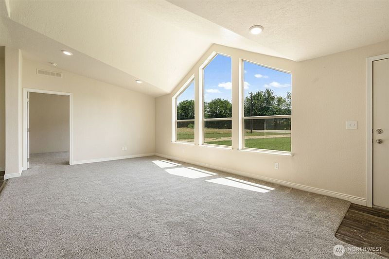5th image of 216 Mossyrock Road W