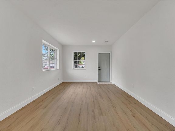 4th image of 621 Latona Avenue