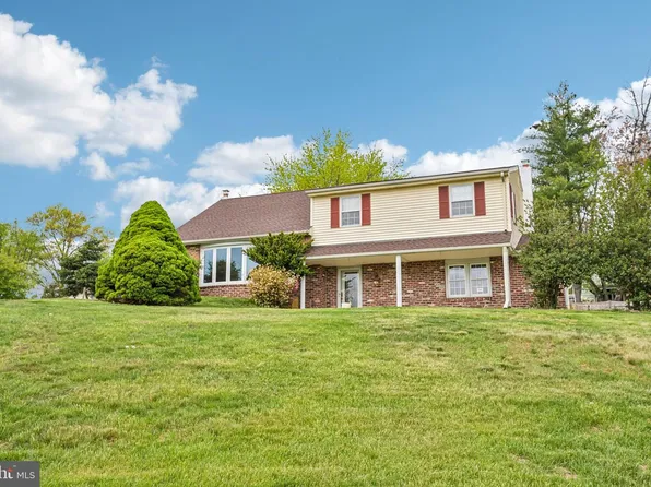 77 Wren Dr, Holland, PA 18966