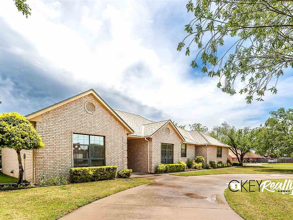 1st image of 10 NW Legacy Dr