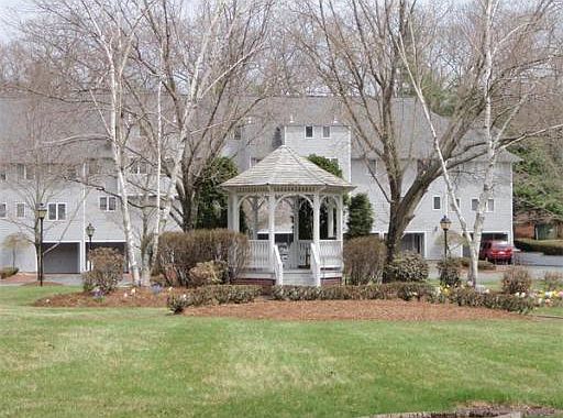 2nd image of 1009 Sherwood Forest Ln