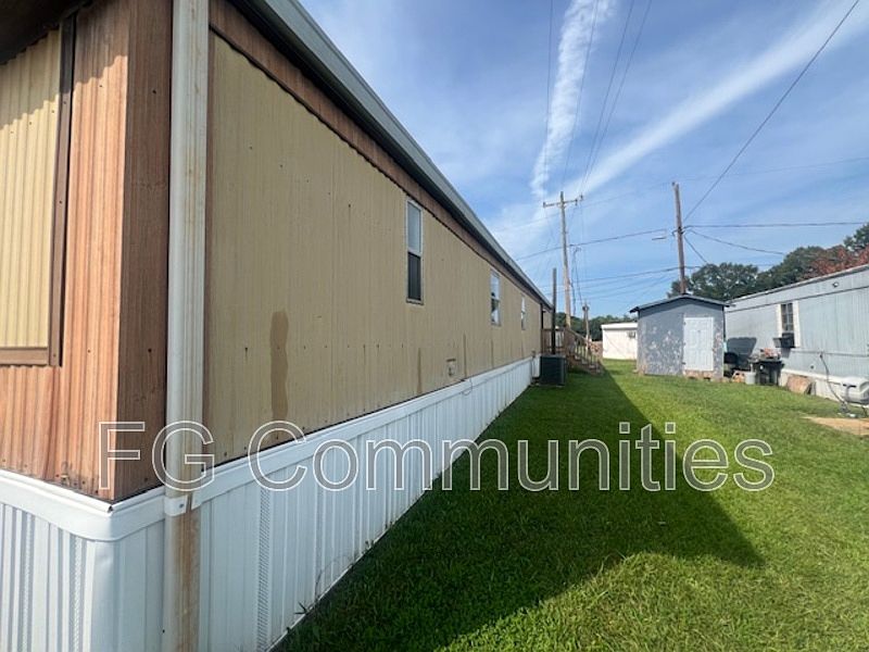 2nd image of 1957 Cloverdale Cir