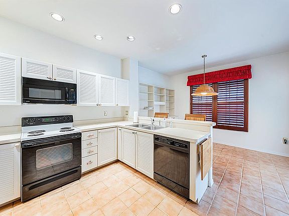 Kitchen / Breakfast Nook