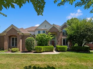 887 Loggers Cir, Rochester, MI 48307