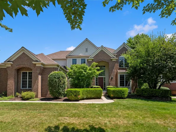 887 Loggers Cir, Rochester, MI 48307