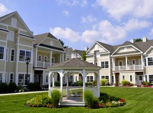 47 Wellington Pl #507, Amityville, NY 11701