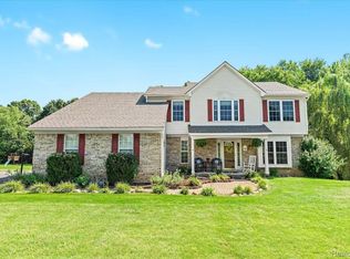 8373 Old Mill Dr, Pinckney, MI 48169