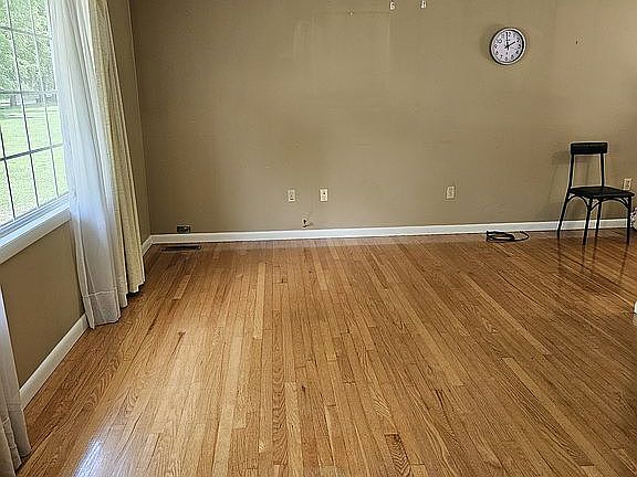 4th image of 149 Walnut Ln
