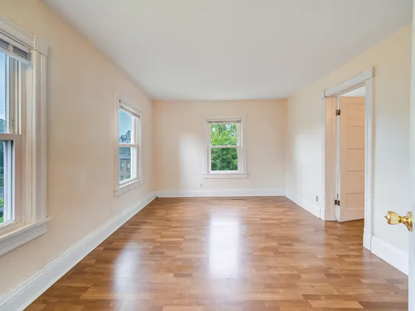 4 Underwood St APT 2, Saugerties, NY 12477
