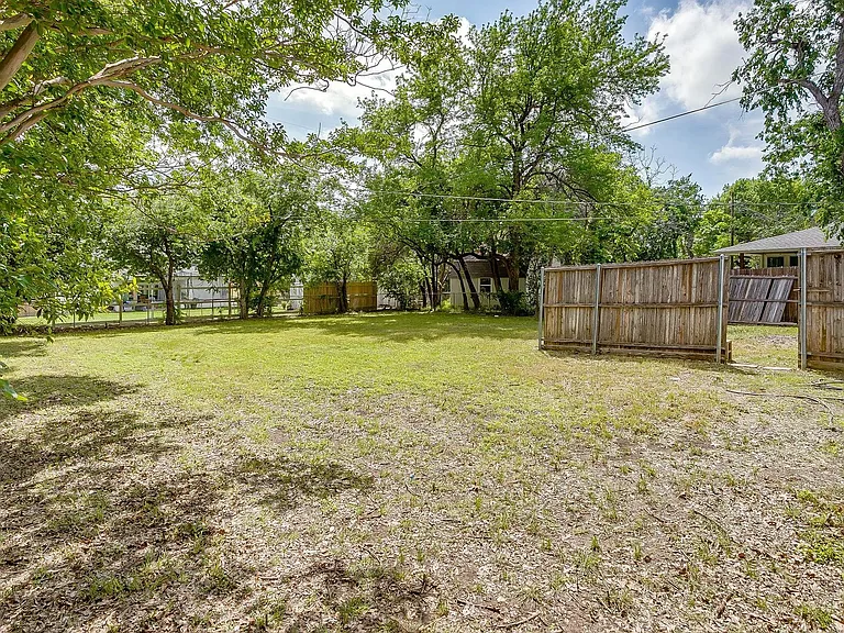 3557 Suffolk Dr — Photo 19