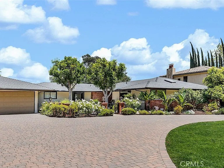 850 Chula Vista Ave — Photo 2