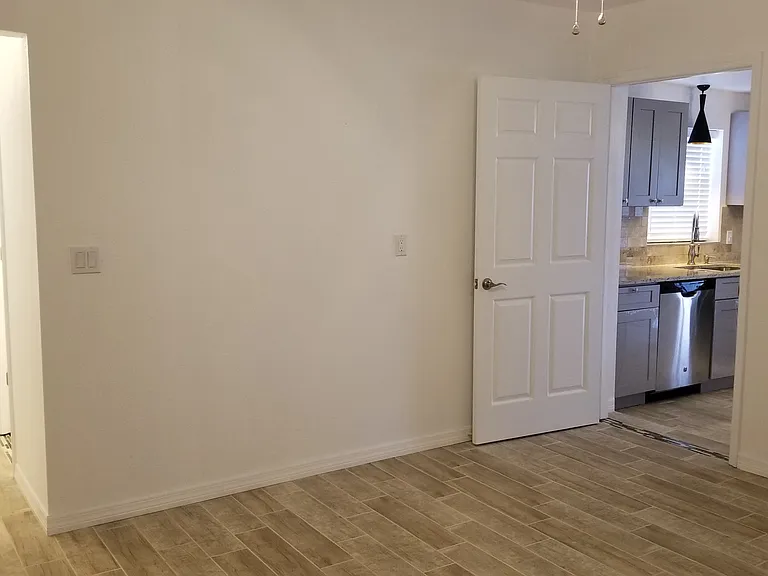 2911 Sanka Dr — Photo 11