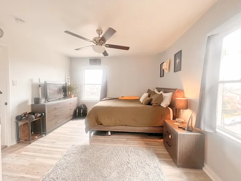 5737 Hobart St #5 — Photo 3