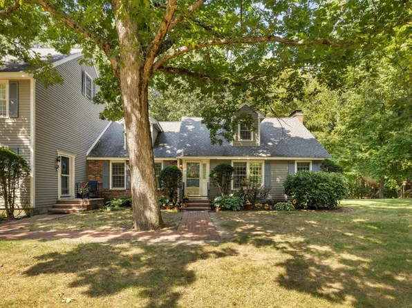 8 Captain Cook Way, Plaistow, NH 03865