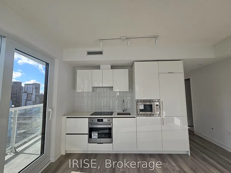 230 Simcoe St #2414 — Photo 6