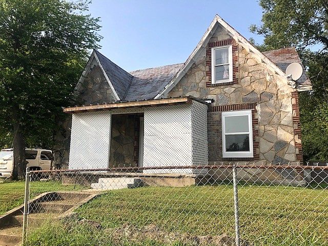 1st image of 529 E Depot St