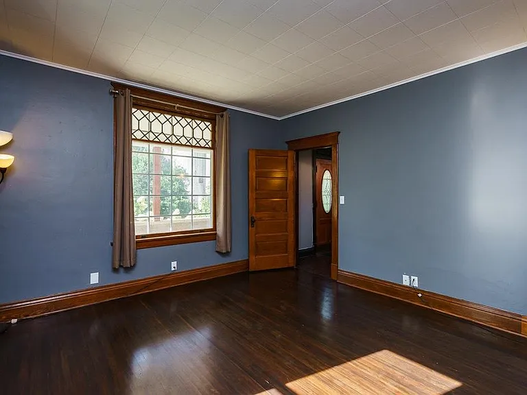 3302 Vinton St — Photo 14
