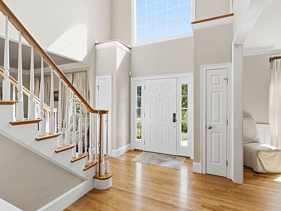 5th image of 11 Tappan Way