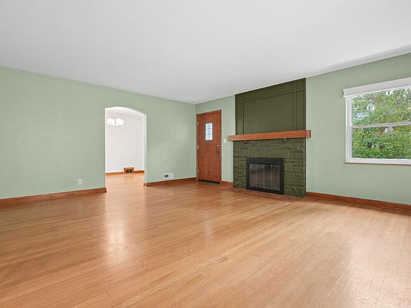 5th image of 296 E Beaumont Rd