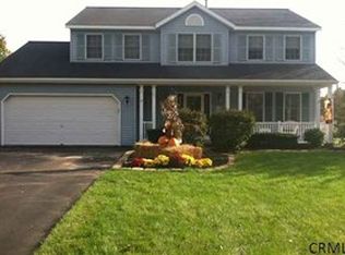 14 Fieldstone Dr, Halfmoon, NY 12065