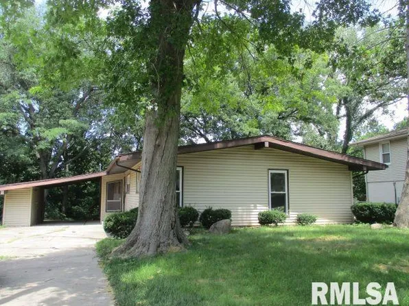 2515 W Huntington Dr, Peoria, IL 61614