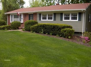 37 Thackeray Rd, Oakland, NJ 07436