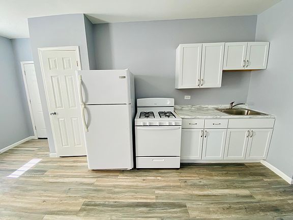 3rd image of 4253 S Whipple St #206