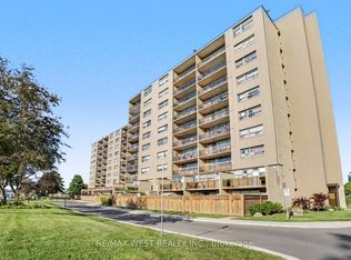 15 Nicklaus Dr #807, Hamilton, ON L8K 5J5