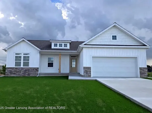 2920 Boulder Creek Dr, Saint Johns, MI 48879