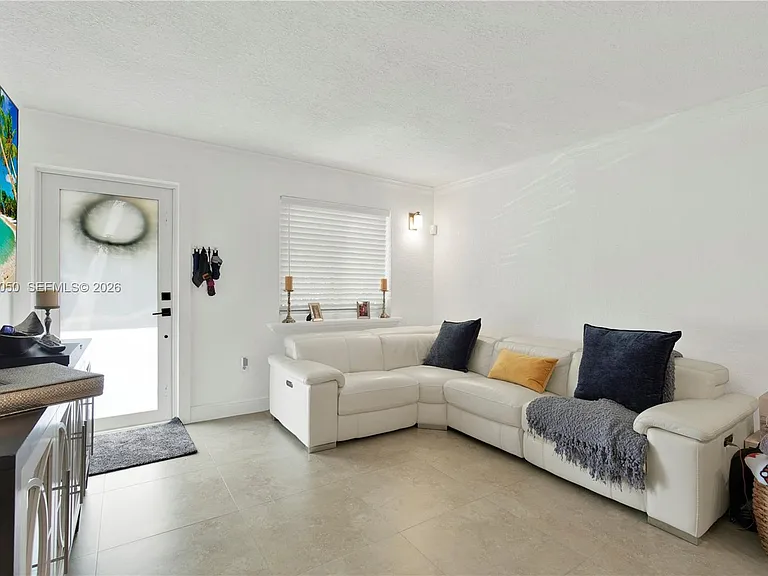 4260 SW 68th Ct — Photo 4