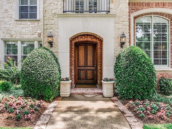 2nd image of 610 Castle Creek Dr
