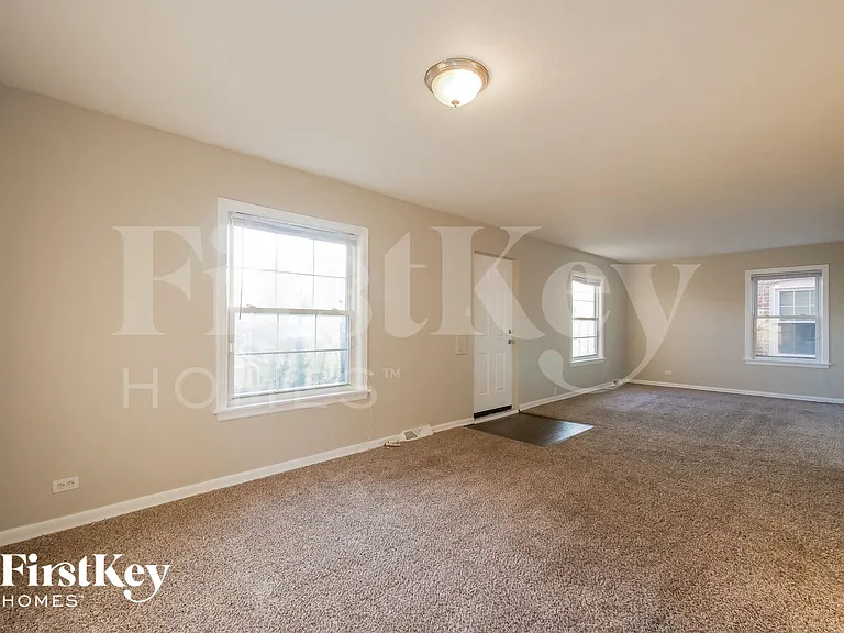 19 E 140th Ct — Photo 4