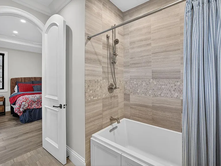 2425 Delmar Pl — Photo 40