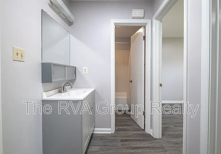 3805 Woodlawn St #12 — Photo 17
