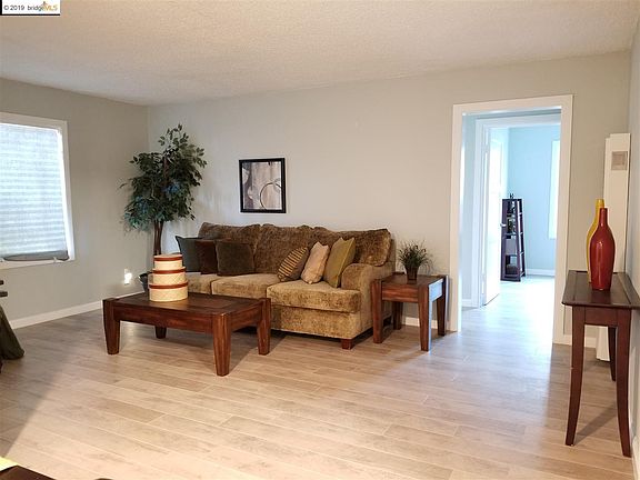 4th image of 2432 Glenlock St