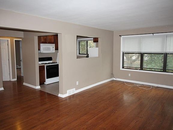 4th image of 25777 Woodward Ave APT 202