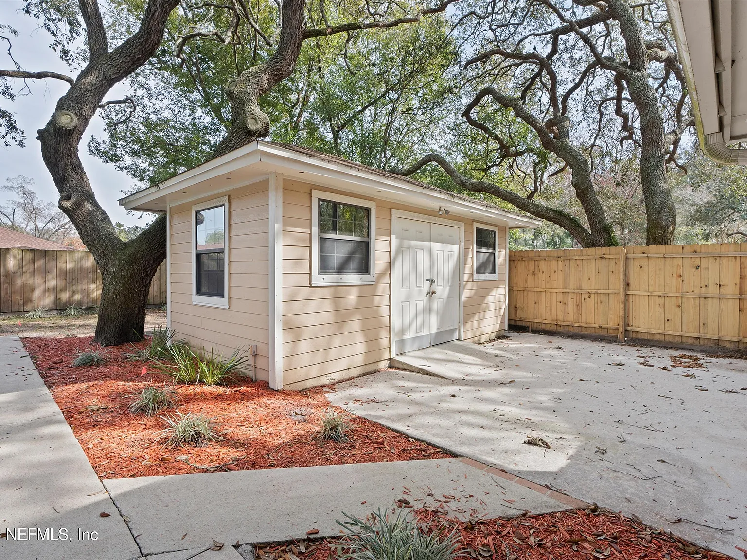 3 bed, 2.0 bath, 2023 sqft, $2,200 — Photo 4