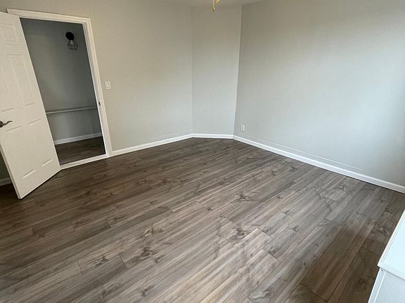 4th image of 147 McClean Ave #2