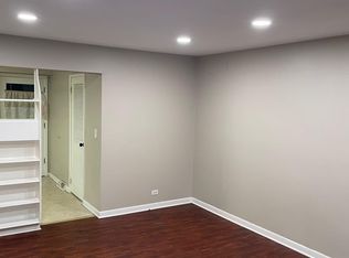 402 E Normandy Dr, Addison, IL 60101