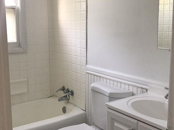 5th image of 525 N 300th St E
